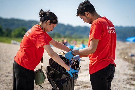 Seawolves Take Part in Community Service Day